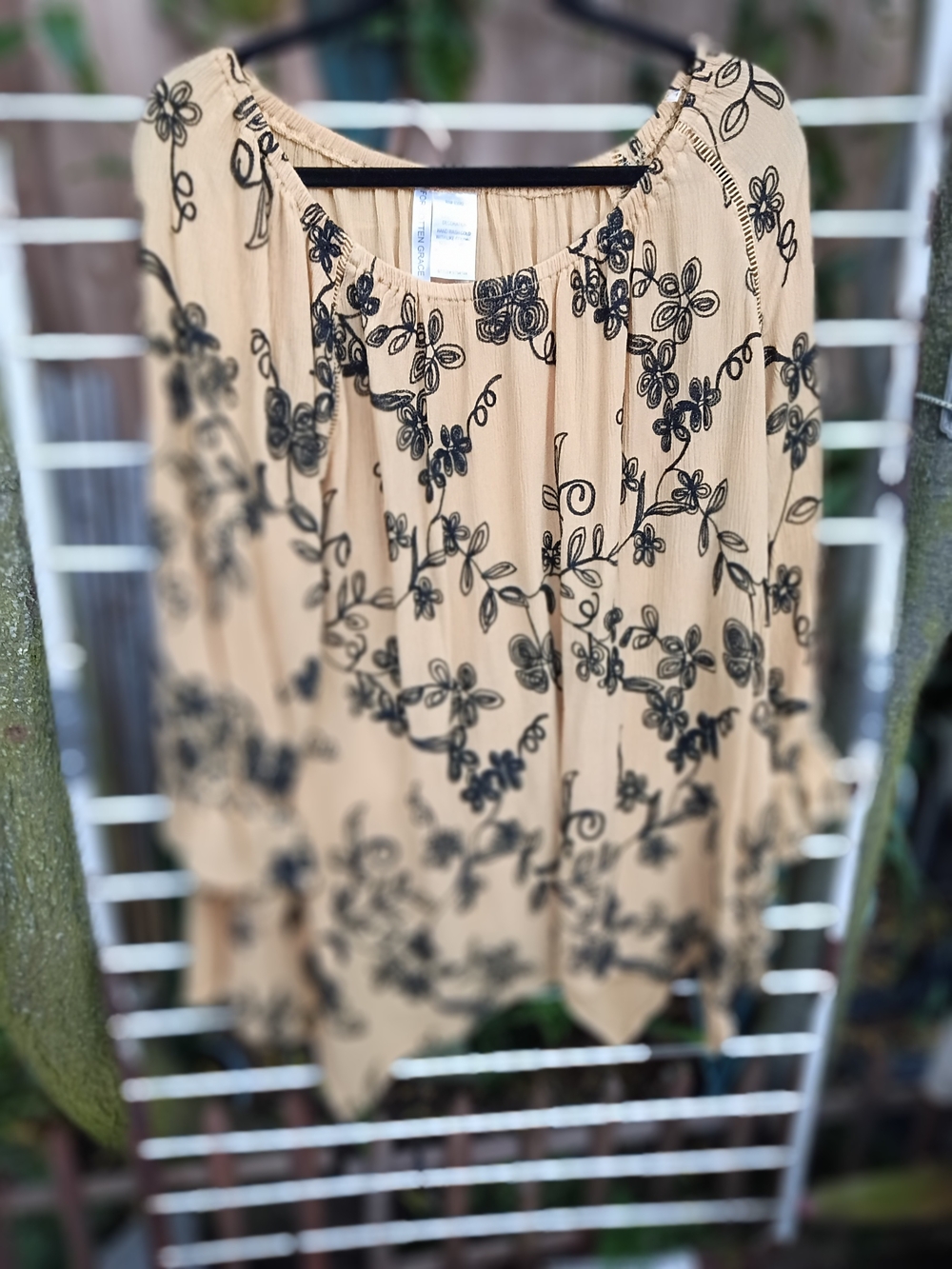 Forgotten Grace Floral Tunic in Tan & Black Size 1XL